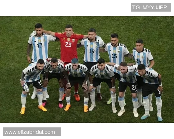 四大足球巨星合影亮相 展现巅峰对决的荣耀时刻