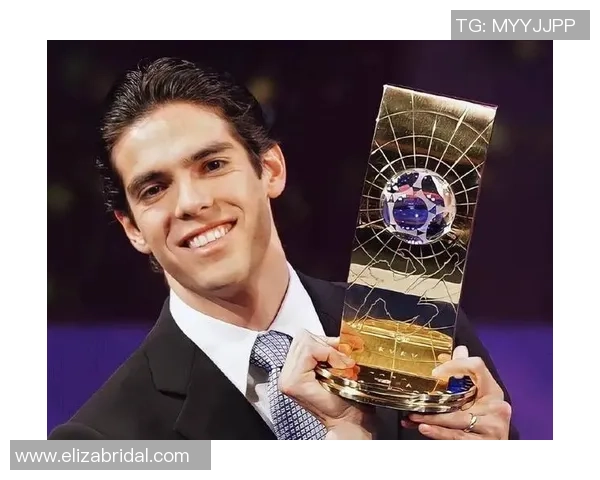 足球传奇百大球星盘点:足坛巨星背后的辉煌与故事